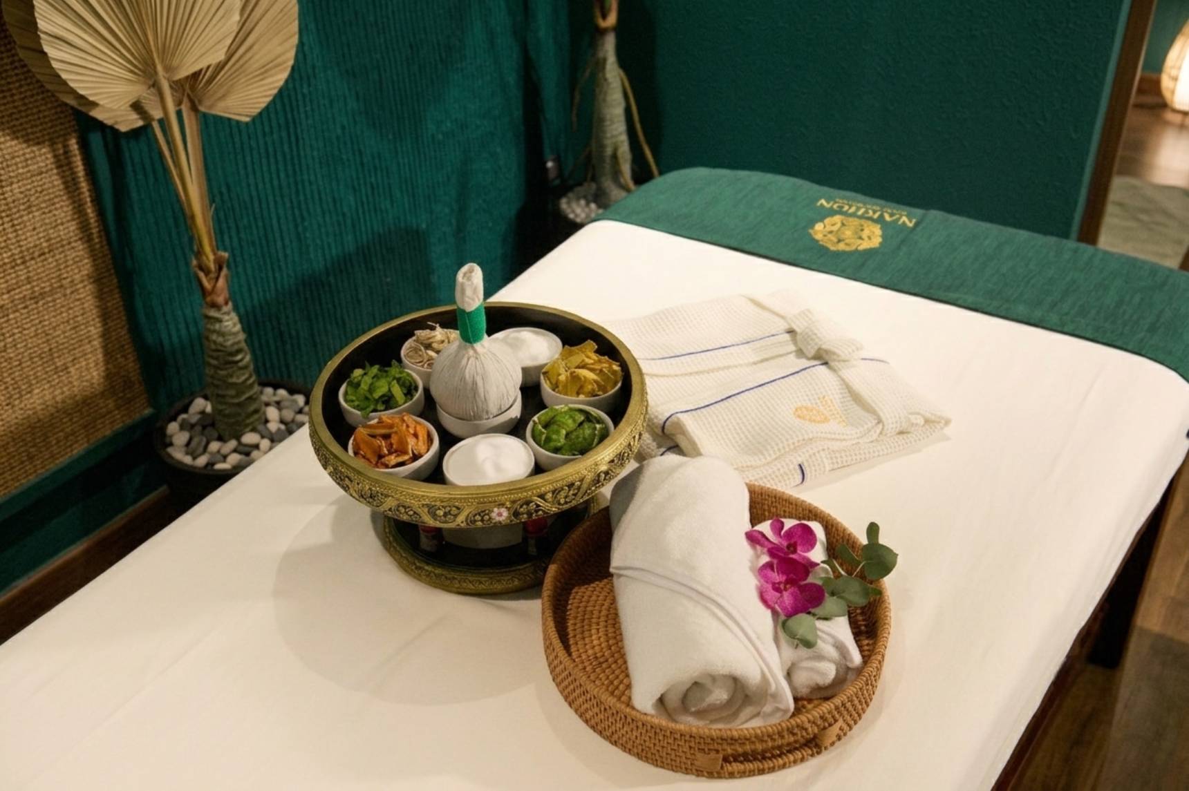 The Ultimate Guide to the Thai Herbal Compress: Unlocking the Ancient History and Modern Science of Luk Pra Kob