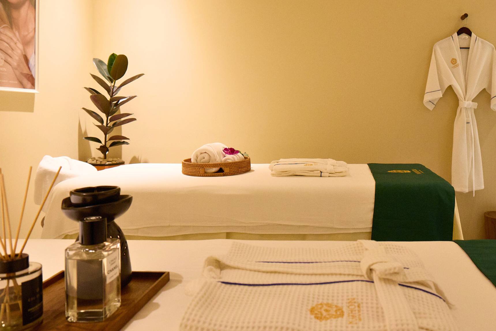 Title: Traditional Thai Touch, Small-Town Soul: Nakhon Spa – Unveiling Authentic Healing in the Heart of Bangkok